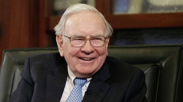 Berkshire Hathaway Chairman and CEO Warren Buffett laughs during an interview with Liz Claman on the Fox Business Network in Omaha, Neb., Monday, May 5, 2014.  - Sputnik International