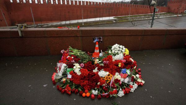 A photo, candles and flowers are placed at the site where Boris Nemtsov was shot dead, near the Kremlin in central Moscow, February 28, 2015. - Sputnik International