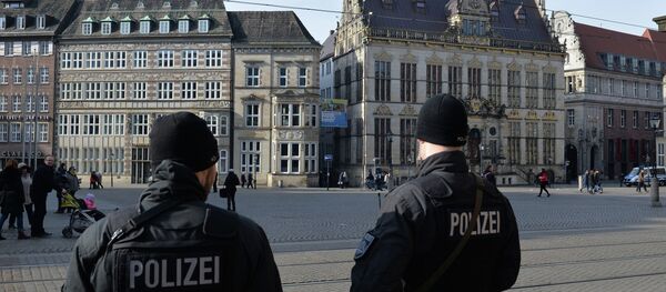 Policemen patrol on the market place in front of the city hall of Bremen, northwestern Germany, on February 28, 2015. Bremen police have specifically warned about Islamic terrorists at large in the Hanseatic city. - Sputnik International