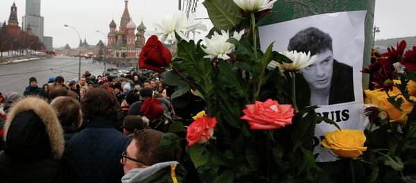 People gather at the site where Boris Nemtsov was recently murdered, with St. Basil's Cathedral and the Kremlin seen in the background, in central Moscow, February 28, 2015. - Sputnik International
