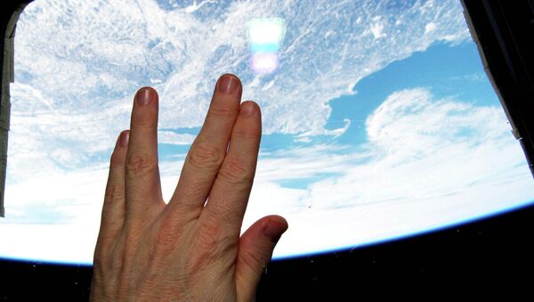 NASA astronaut Terry Virts gives the Vulcan salute from the International Space Station in tribute to Leonard Nimoy - Sputnik International