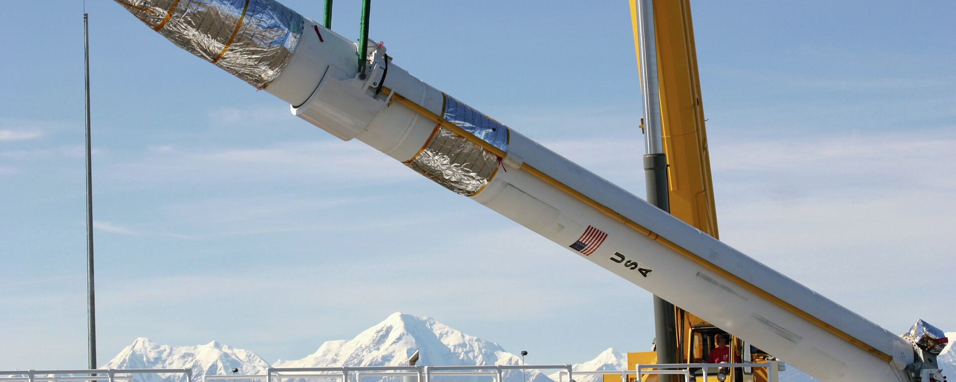 A ground-based missile interceptor is lowered into its missile silo - Sputnik International, 1920, 09.05.2024