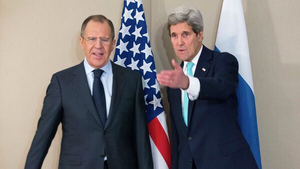 U.S. Secretary of State John Kerry (R) stands next to Russian Foreign Minister Sergei Lavrov during their meeting in Geneva March 2, 2015. - Sputnik International