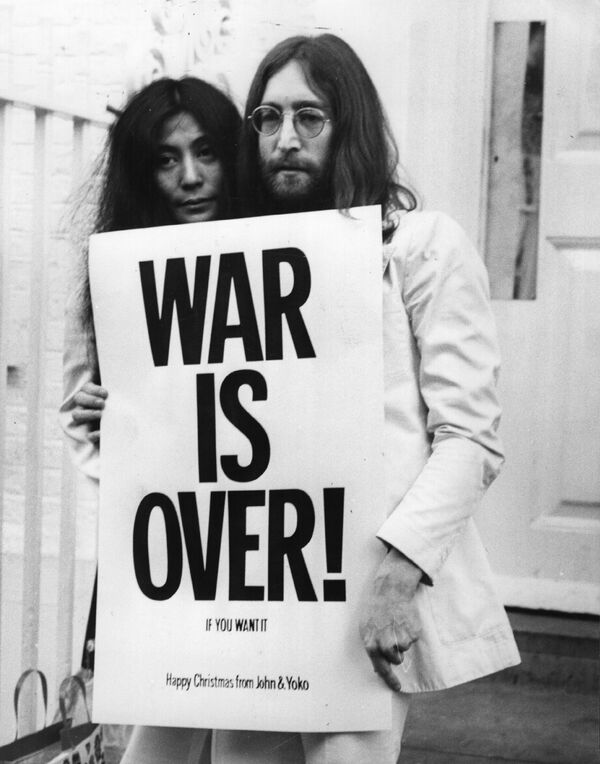 John Lennon and Yoko Ono campaigned against the Vietnam War. - Sputnik International