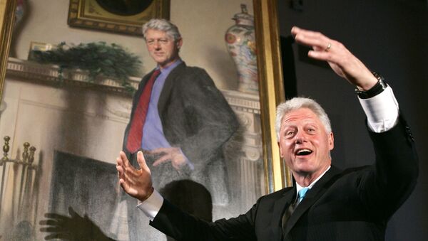 Former President Bill Clinton, gestures after the portraits of his wife Sen. Hillary Rodham Clinton and him were revealed - Sputnik International