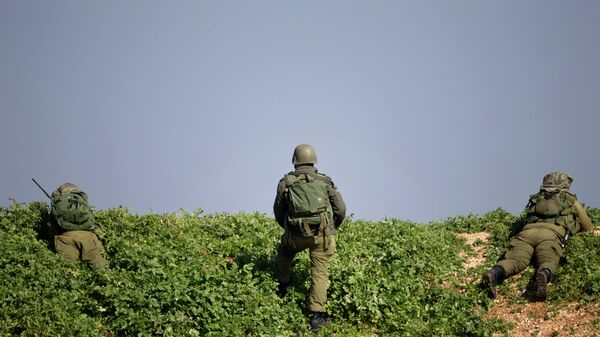 Israeli soldiers take position near the Israel-Lebanon Border, northern Israel - Sputnik International