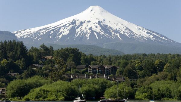 Volcan Villarrica and Lao Villarrica at Pucon, Lakes District, southern Chile, South America - Sputnik International