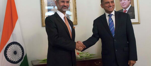 Pakistan's Foreign Secretary Aizaz Ahmad Chaudhry (R) shakes hands with his Indian counterpart Subrahmanyan Jaishankar before their meeting at the Foreign Ministry in Islamabad, March 3, 2015 Pakistan's Foreign Secretary Aizaz Ahmad Chaudhry (R) shakes hands with his Indian counterpart Subrahmanyan Jaishankar before their meeting at the Foreign Ministry in Islamabad, March 3, 2015 - Sputnik International