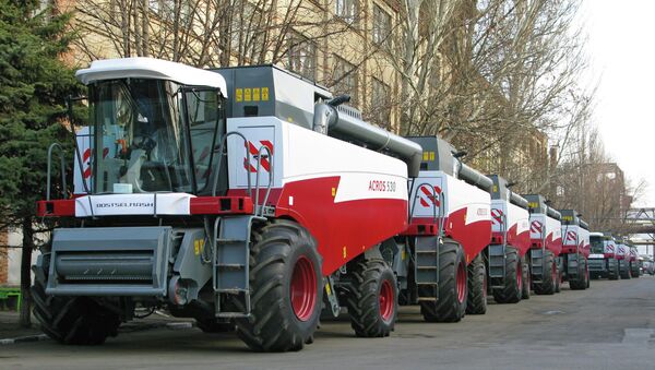 Rostselmash, among the world's largest agricultural equipment producers, has ambitious plans to increase its exports by 20 percent this year, noting that the devaluation of the ruble has increased the company's cost competitiveness. Pictured: ACROS-500 grain harvesters - Sputnik International