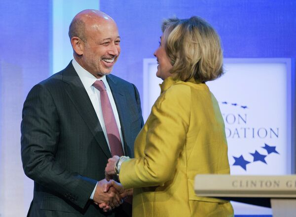 Hillary Clinton and Goldman Sachs CEO Lloyd Blankfein Hillary Clinton and Goldman Sachs CEO Lloyd Blankfein - Sputnik International