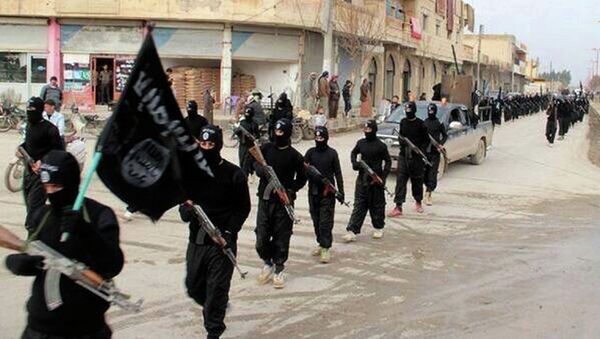 ISIL marching in Raqqa, Syria. - Sputnik International