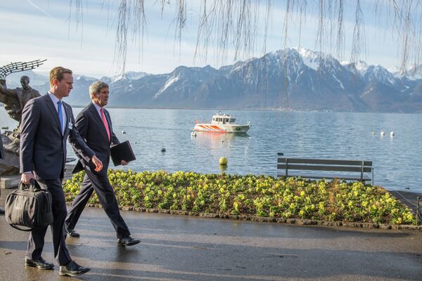 US Secretary of State John Kerry, right, walks to a meeting with Iranian Foreign Minister Mohammad Javad Zarif for a new round of nuclear negotiations Tuesday in Montreux, Switzerland. US Secretary of State John Kerry, right, walks to a meeting with Iranian Foreign Minister Mohammad Javad Zarif for a new round of nuclear negotiations Tuesday in Montreux, Switzerland. - Sputnik International