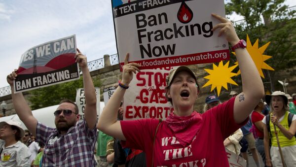 Demonstrators protest during a rally against fracking in Washington in July 2014. - Sputnik International