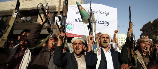Followers of the Houthi movement shout slogans during a demonstration to show support to the movement, and rejecting foreign interferences in Yemen's internal affairs in Sanaa Followers of the Houthi movement shout slogans during a demonstration to show support to the movement, and rejecting foreign interferences in Yemen's internal affairs in Sanaa - Sputnik International