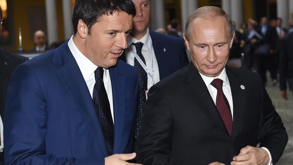 Italian Prime Minister Matteo Renzi, left, talks with Russian President Vladimir Putin. File photo - Sputnik International