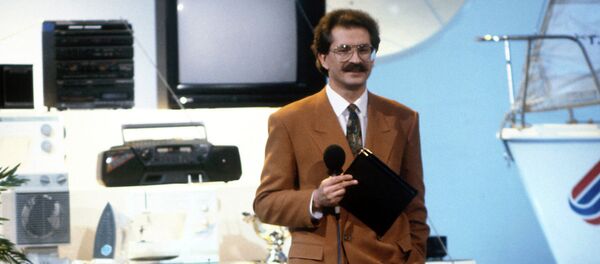 Vladislav Listyev, host of television show Field of Wonders Vladislav Listyev, host of television show Field of Wonders - Sputnik International