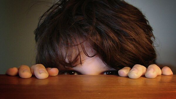 A child hiding behind the table - Sputnik International