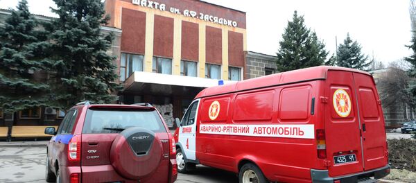 This picture shows an ambulance parked in front of a coal mine in Donetsk after a blast on March 4, 2015 - Sputnik International