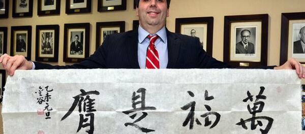 Mark Lippert holding a Happy Lunar New Year's banner - Sputnik International