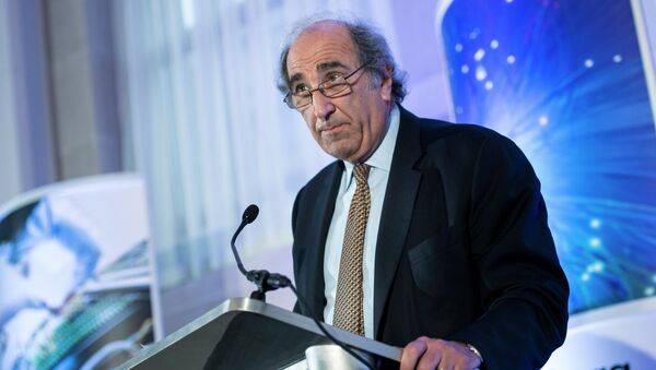 Andrew Lack, Chairman of the Bloomberg Media Group, speaks during a discussion October 30, 2013 in Washington, DC - Sputnik International