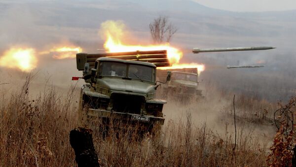 Firing artillery batteries at Sergeyevsky test site - Sputnik International