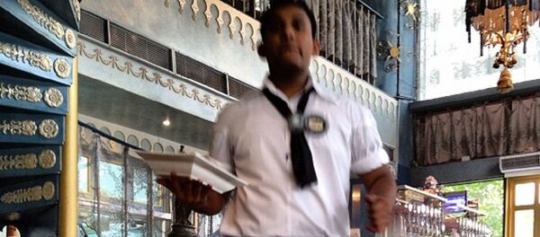 Waiter in Dubai Waiter in Dubai - Sputnik International