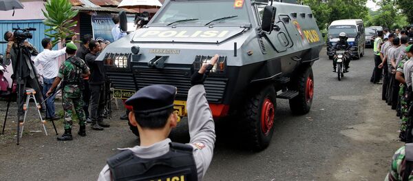 One of Indonesian police armored vehicles carrying two Australian prisoners arrives at Wijaya Pura port in Cilacap, Central Java, Indonesia, Wednesday, March 4, 2015 One of Indonesian police armored vehicles carrying two Australian prisoners arrives at Wijaya Pura port in Cilacap, Central Java, Indonesia, Wednesday, March 4, 2015 - Sputnik International