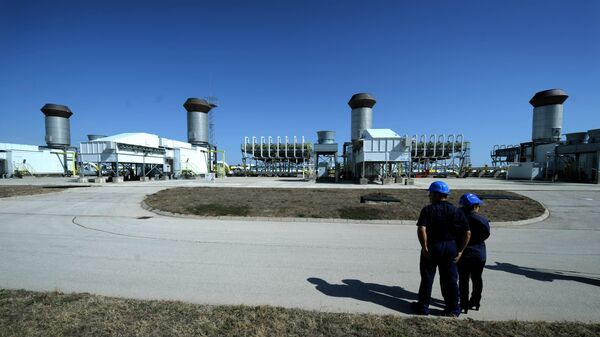 Employees of the state-owned storage and transmission operator Bulgartransgas stand on September 30, 2012 in front of a gas compressor station near the town of Provadia, some 410 kms east of capital Sofia - Sputnik International