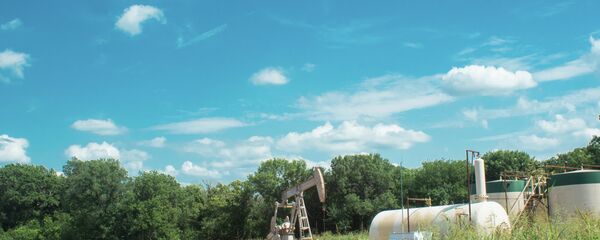 Oil pump jack operating in Oklahoma Oil pump jack operating in Oklahoma - Sputnik International