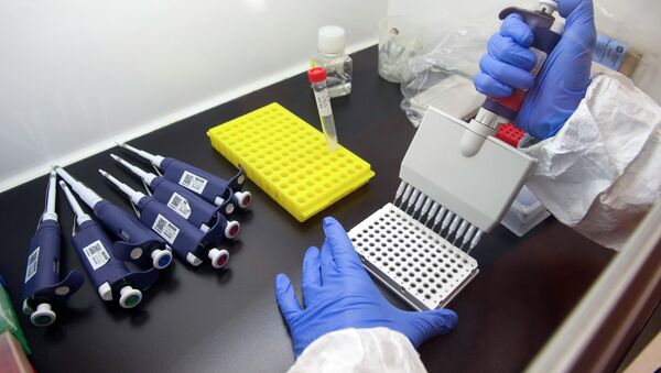 Alberto Cagigi, Ph.D, is beginning the multi-step process of identifying antibodies against Ebola in samples from vaccinated volunteers. at the Vaccine Research Center at the National Institutes of Health in Bethesda, Md., Wednesday, Feb. 4, 2015 - Sputnik International