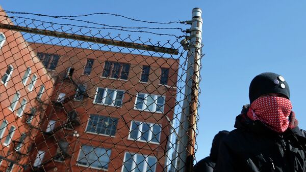 A protestor stands outside a police facility called Homan Square, demanding an investigation into a media report denied by police that the site functions as an off-the-books interrogation compound, in Chicago, Illinois, March 5, 2015 - Sputnik International