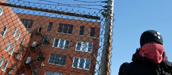 A protestor stands outside a police facility called Homan Square, demanding an investigation into a media report denied by police that the site functions as an off-the-books interrogation compound, in Chicago, Illinois, March 5, 2015 A protestor stands outside a police facility called Homan Square, demanding an investigation into a media report denied by police that the site functions as an off-the-books interrogation compound, in Chicago, Illinois, March 5, 2015 - Sputnik International