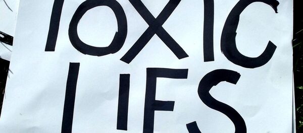 Poster by anti-fracking protesters Poster by anti-fracking protesters - Sputnik International