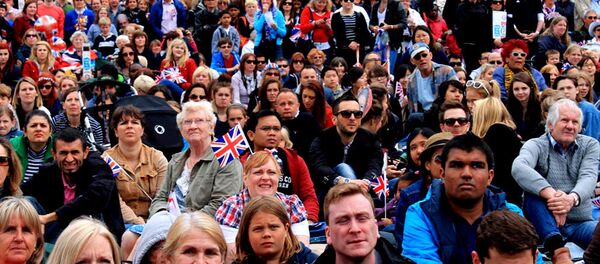 Speaking with Radio Sputnik, journalist and political analyst Dr. Marcus Papadopoulos explained that Europeans have every reason to mistrust their mainstream media regarding the Ukraine conflict, stating that they have been lied to by the institutions one too many times before. - Sputnik International