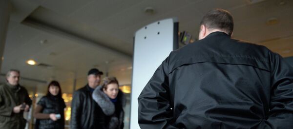 Checking passengers and luggage at Sheremetyevo airport Checking passengers and luggage at Sheremetyevo airport - Sputnik International