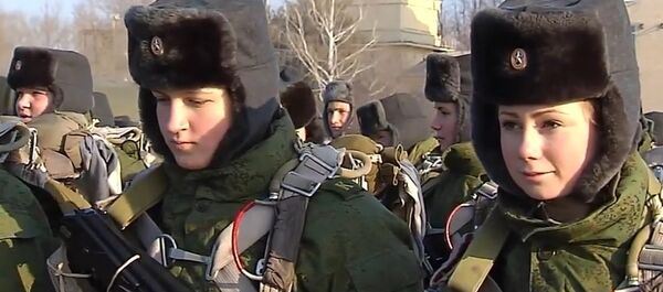 Beauty in the Air: Russian Lady Cadets Skydive at 380km/h - Sputnik International