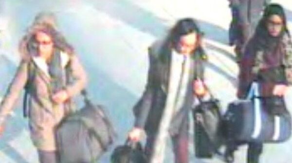 Kadiza Sultana, Shamima Begum and Amira Abase caught on security camera in London Kadiza Sultana, Shamima Begum and Amira Abase caught on security camera in London - Sputnik International