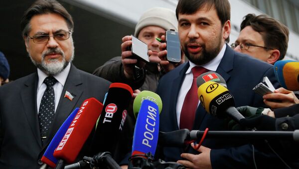 Representatives of the Donetsk and Lugansk People's Republics Denis Pushilin, right, and Vladislav Deinego - Sputnik International