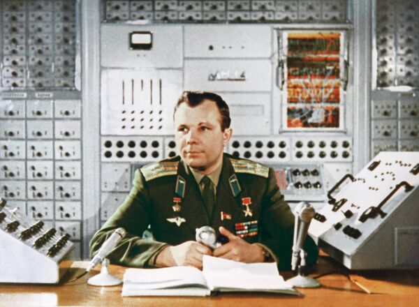 Hero of the Soviet Union, the USSR pilot-cosmonaut Yuri Gagarin in engineering laboratory of Cosmonaut training centre, Star City. 1964 Hero of the Soviet Union, the USSR pilot-cosmonaut Yuri Gagarin in engineering laboratory of Cosmonaut training centre, Star City. 1964 - Sputnik International