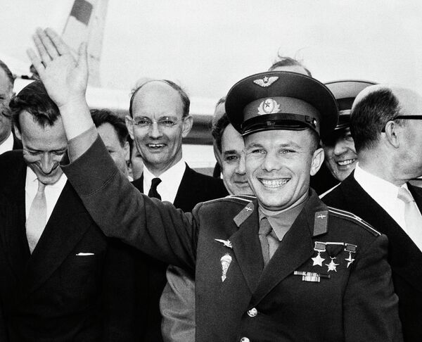 First Steps to Space: Yuri Gagarin's Military Service Archive Declassified - Sputnik International