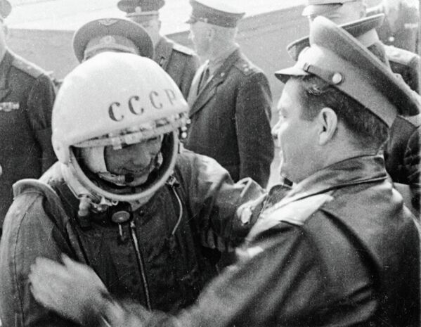 Yuri Gagarin bidding farewell to friends before flying to space. A still from the film 10 Years of the Space Exploration Era - Sputnik International