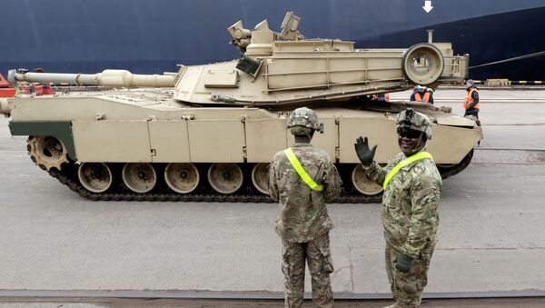 A U.S. soldier greets the media as custom officers inspect an Abrams main battle tank, for U.S. troops deployed in the Baltics as part of NATO's Operation Atlantic Resolve - Sputnik International