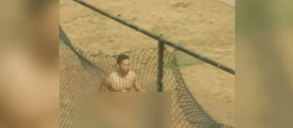 The caller had said a man was “acting deranged, knocking on doors, and crawling around in the ground naked.” - Sputnik International