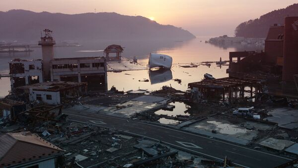 A picture shows debris littering Onagawa town in Miyagi prefecture at dawn on March 14, 2011 following the tsunami and earthquake of March 11 - Sputnik International