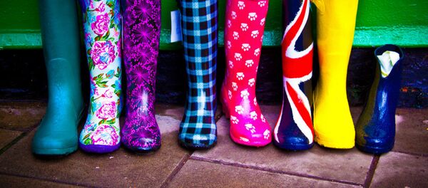 A boot with a British flag color scheme A boot with a British flag color scheme - Sputnik International