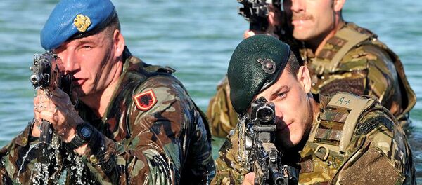 Royal Marine Commandos from the Response Force Task Group (RFTG) conducting amphibious training - Sputnik International