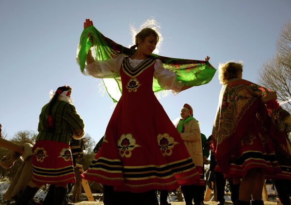Women celebrate Shrovetide near Simferopol, Crimea Women celebrate Shrovetide near Simferopol, Crimea - Sputnik International