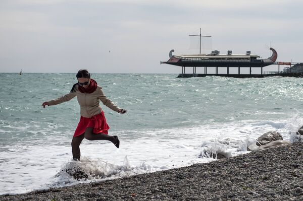 The city embankment in Yalta The city embankment in Yalta - Sputnik International