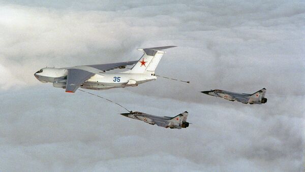 Russian bomber planes refueling - Sputnik International