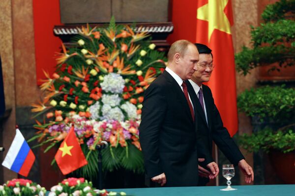 Russian President Vladimir Putin and Vietnamese President Truong Tan Sang Russian President Vladimir Putin and Vietnamese President Truong Tan Sang - Sputnik International